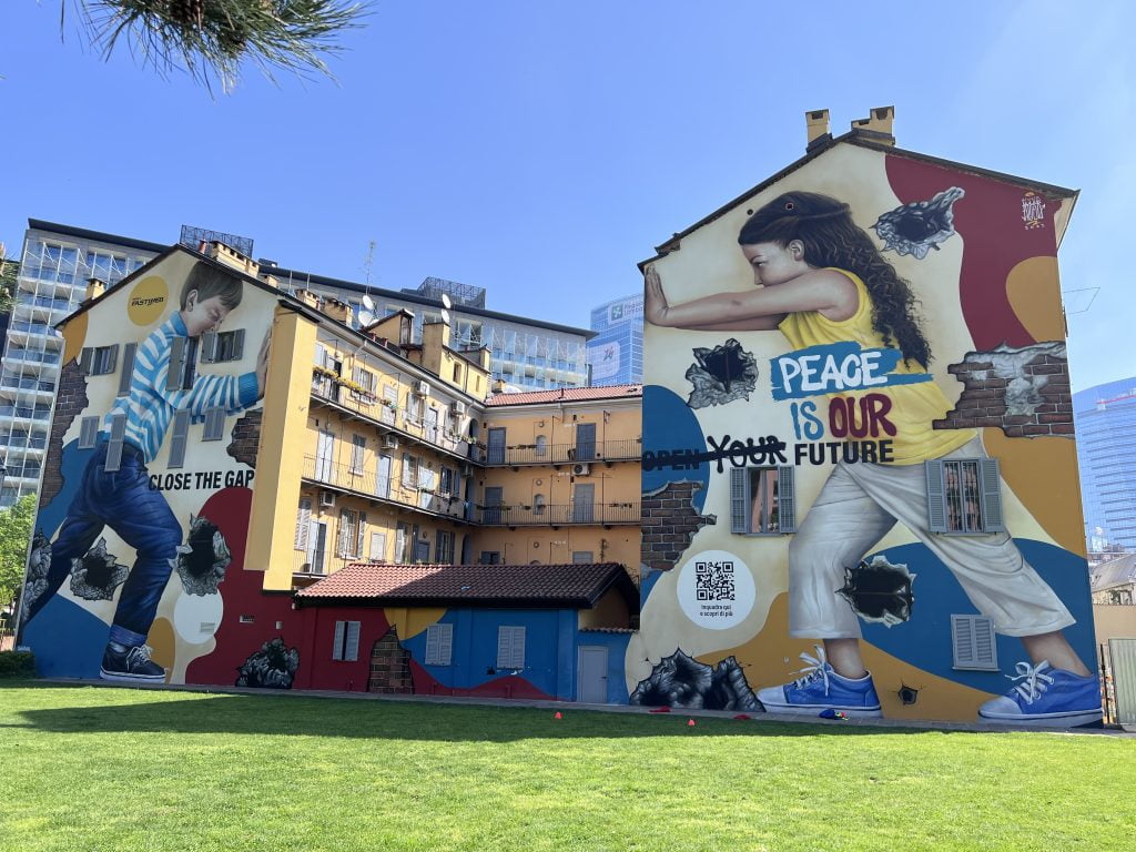 Murale vicino al bosco verticale